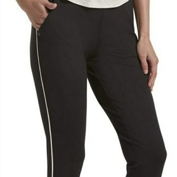 HUE Joggers/leggings with pockets. - Picture 2 of 8